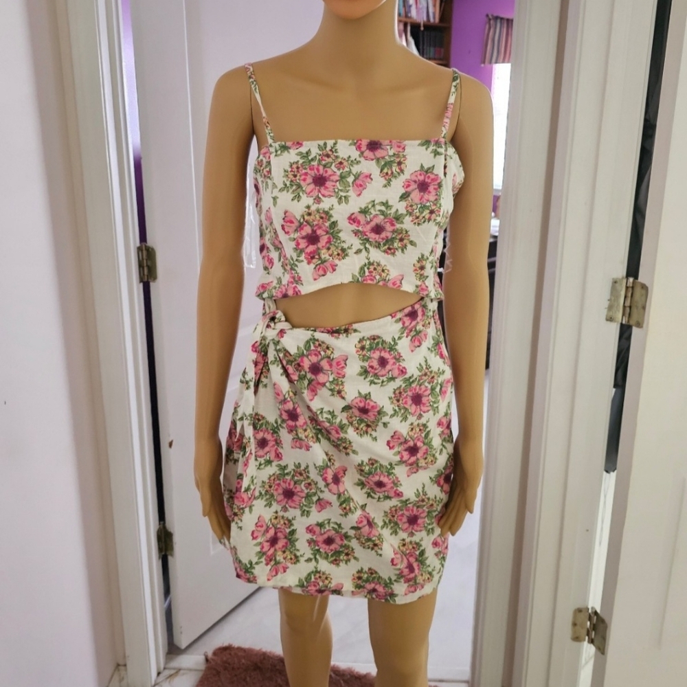 Derek Heart Floral  Pattern Cut Out Front Dress